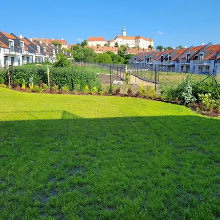 Zamek Na Dlani Mikulov Apartment Exterior photo